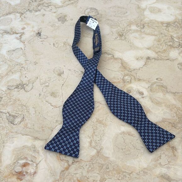 NWT Brooks Brothers 100% Silk Bow Tie - Picture 3 of 6